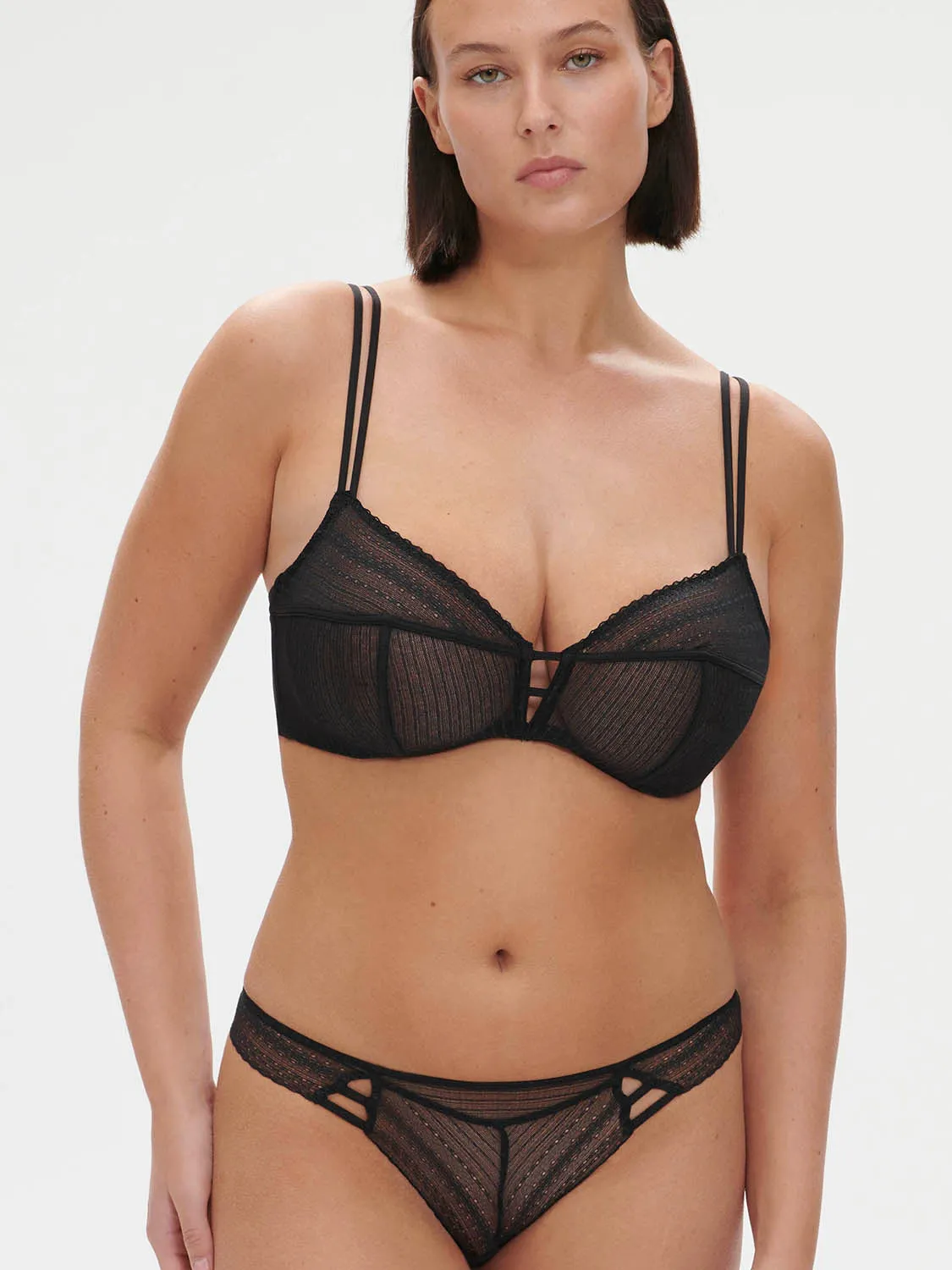 Pia V-Shaped Underwire - Black